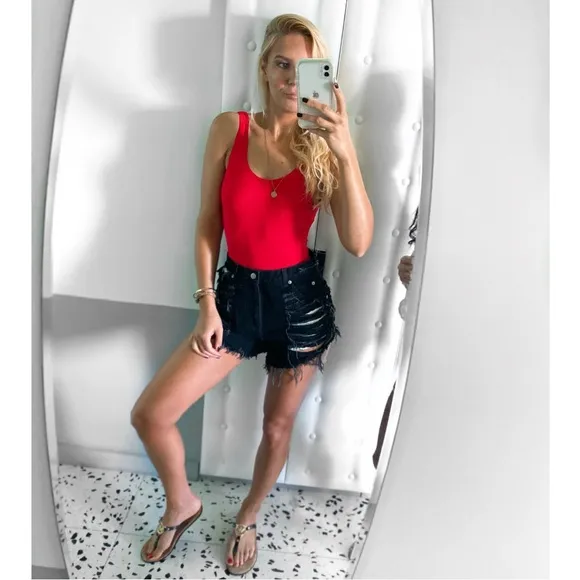 🖤 EDGY BLACK DISTRESSED DENIM SHORTS!