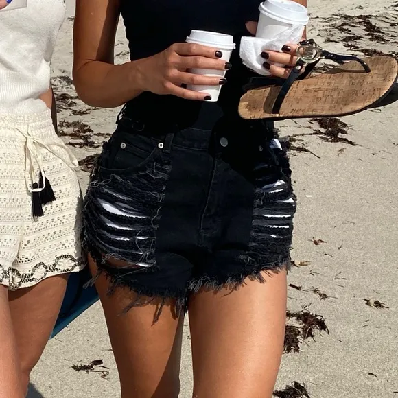 🖤 EDGY BLACK DISTRESSED DENIM SHORTS!