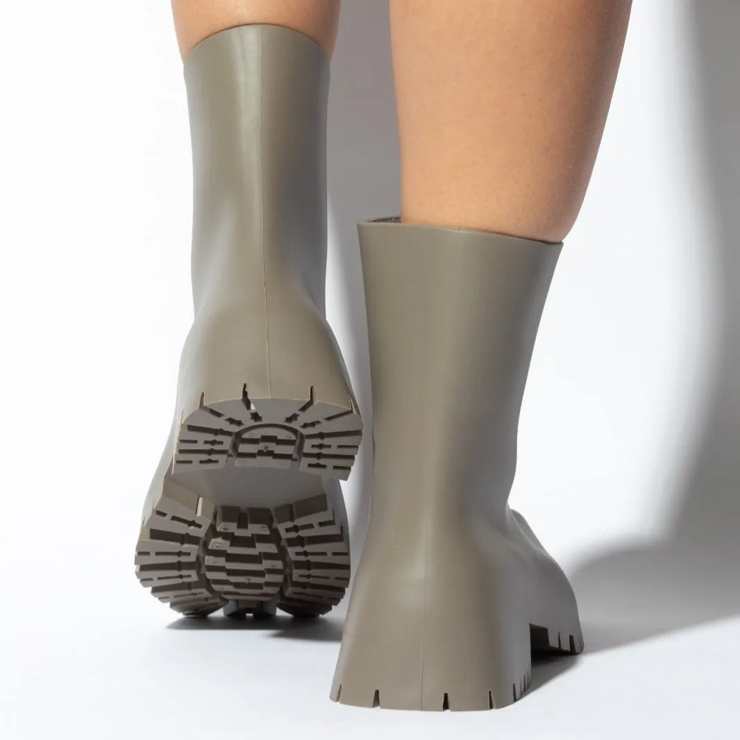 GREY CHUNKY WET BOOTS