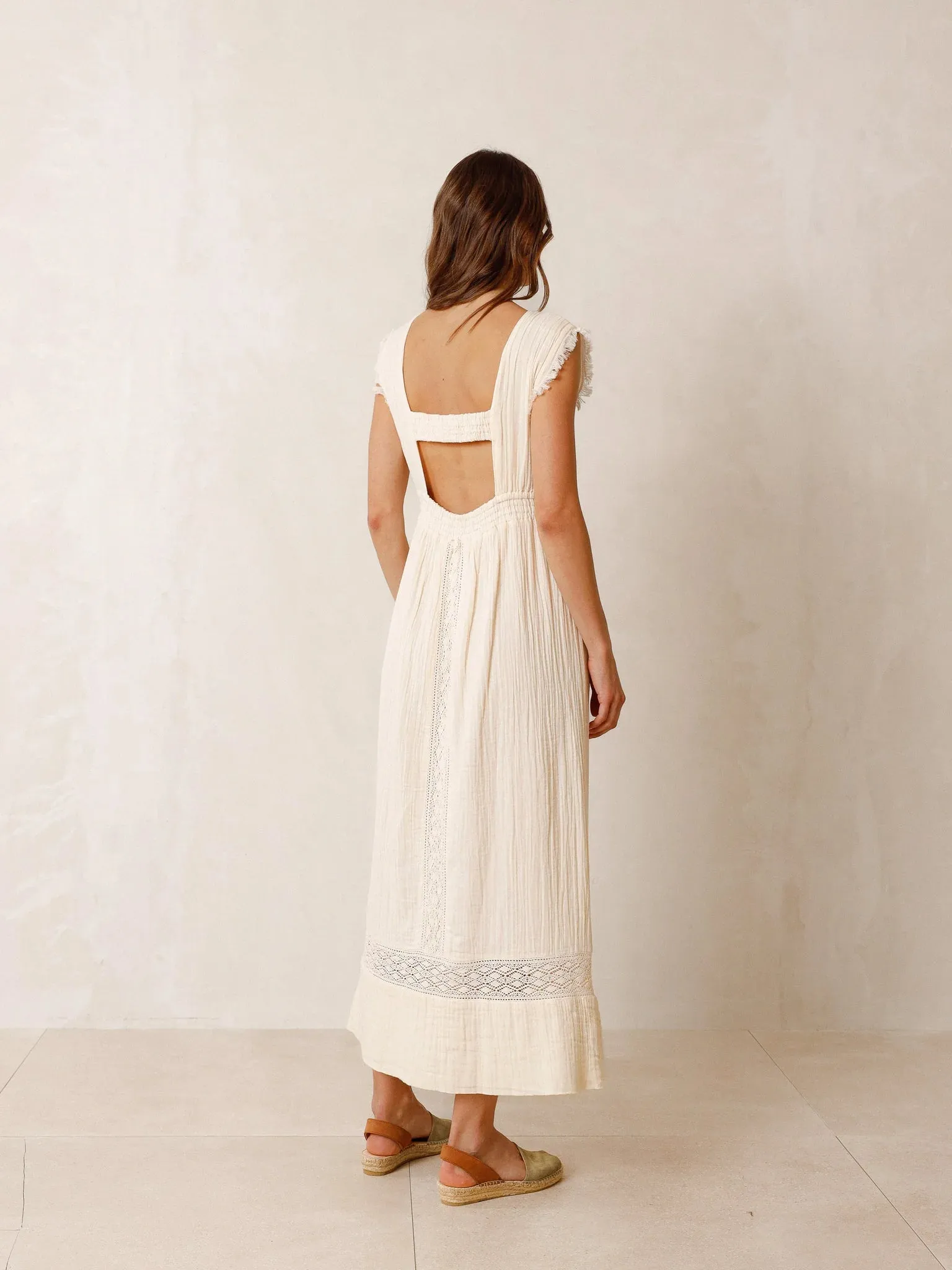 Indi & Cold Vestido Lace Midi