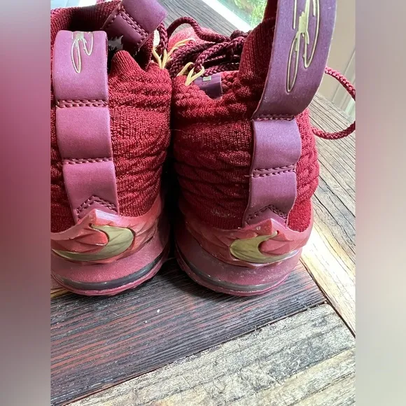 Jual Nike Low Lebron James XVI wine red sneakers  - 897649-619, size 6.5 (MB1)
