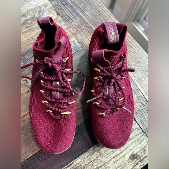 Jual Nike Low Lebron James XVI wine red sneakers  - 897649-619, size 6.5 (MB1)