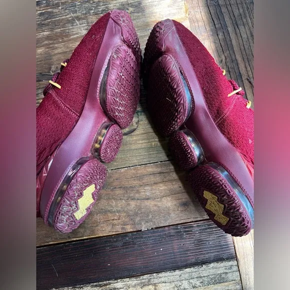 Jual Nike Low Lebron James XVI wine red sneakers  - 897649-619, size 6.5 (MB1)