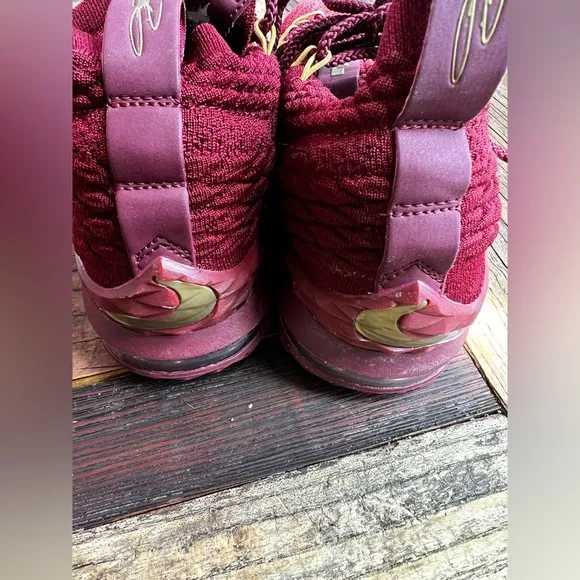 Jual Nike Low Lebron James XVI wine red sneakers  - 897649-619, size 6.5 (MB1)