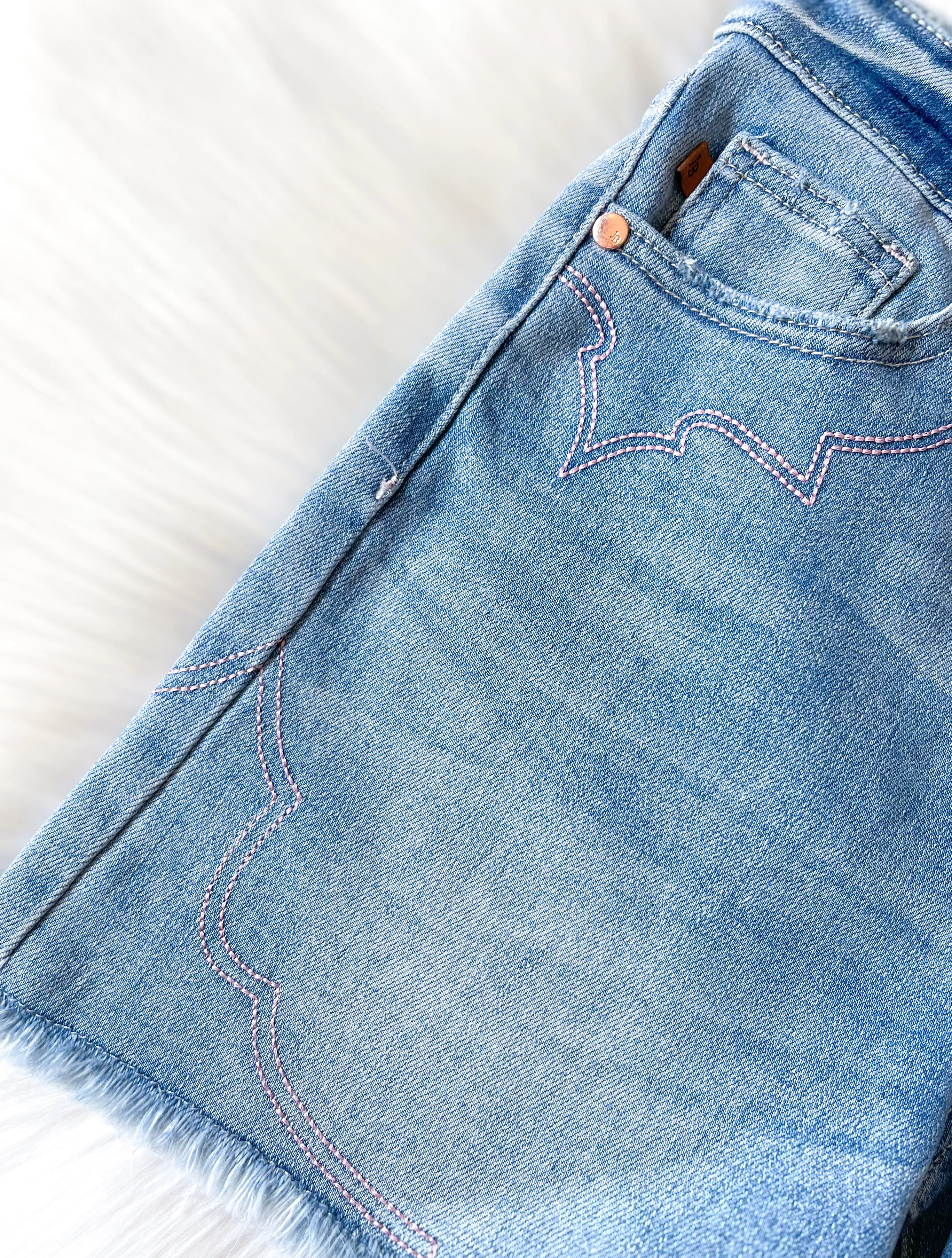 Judy Blue || Darla High Waist Western Embroidery Detail Cut Off Shorts
