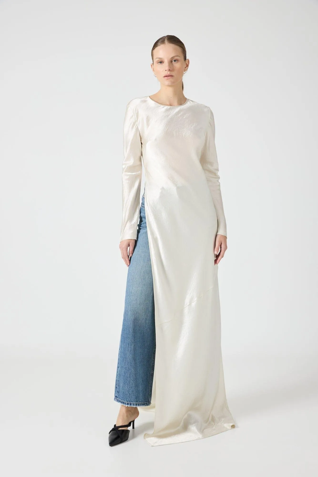 REVERY HIGH SPLIT LONG SLEEVE DRESS | CREAM
