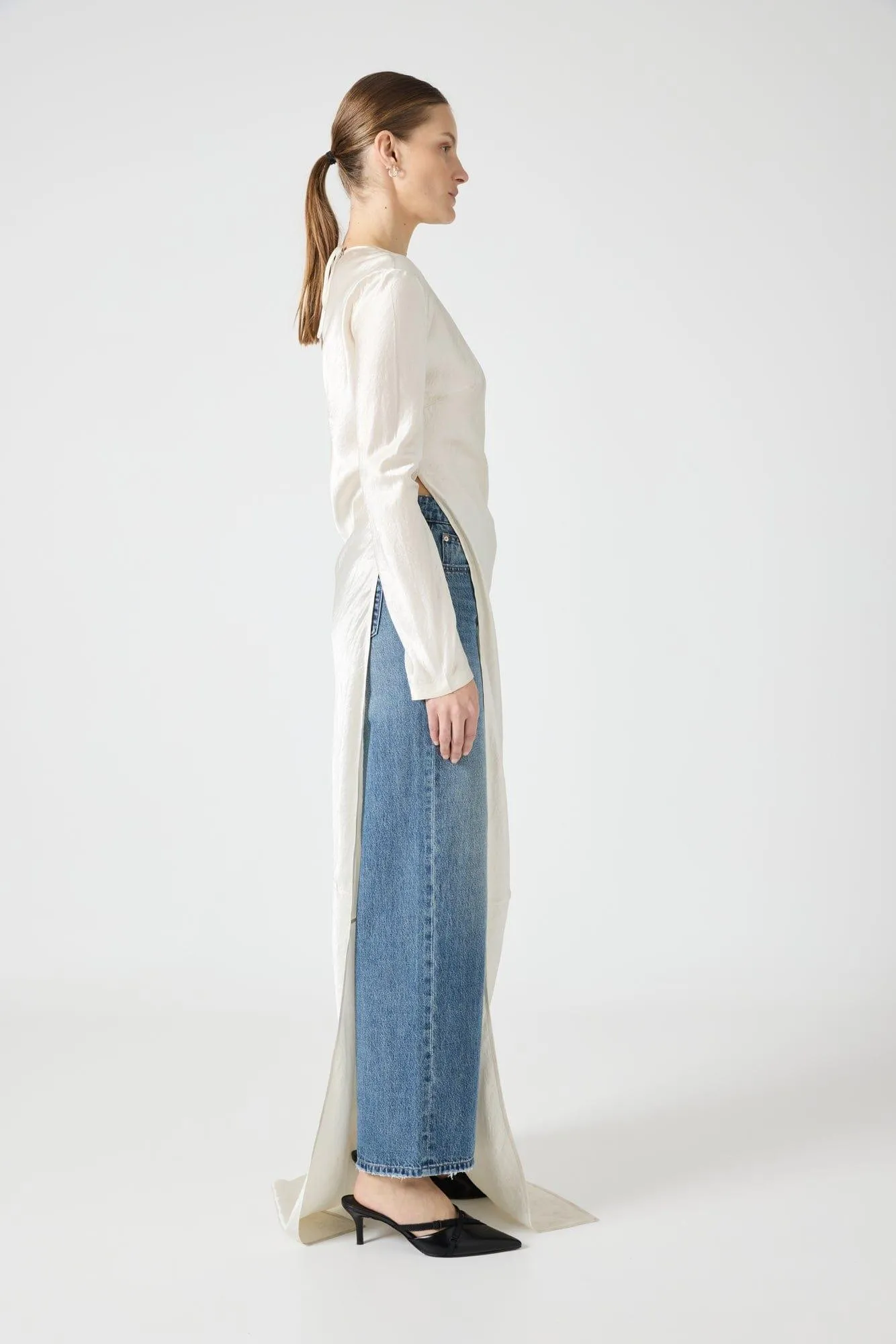 REVERY HIGH SPLIT LONG SLEEVE DRESS | CREAM