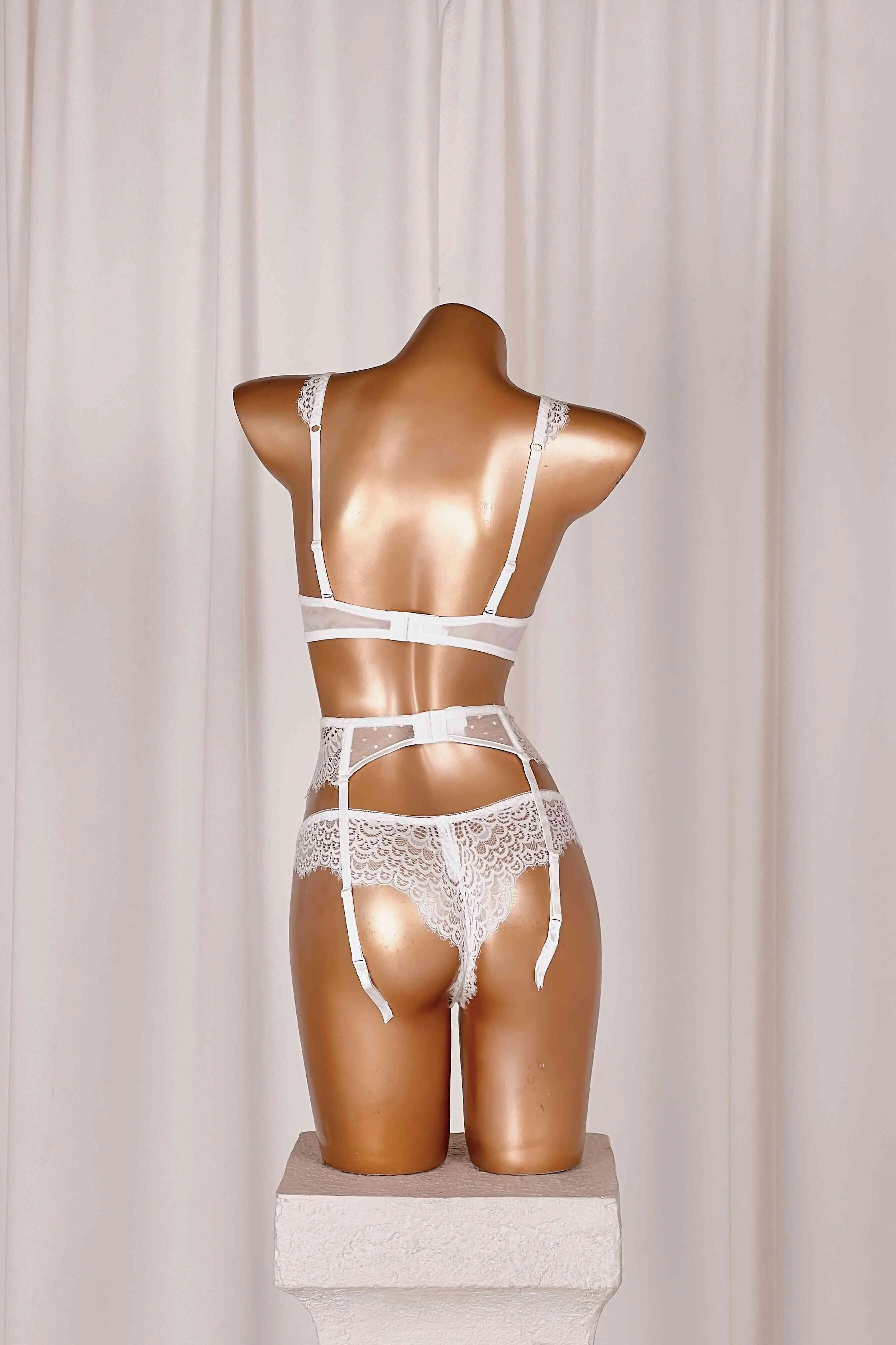 Sasha White 2 Piece Set