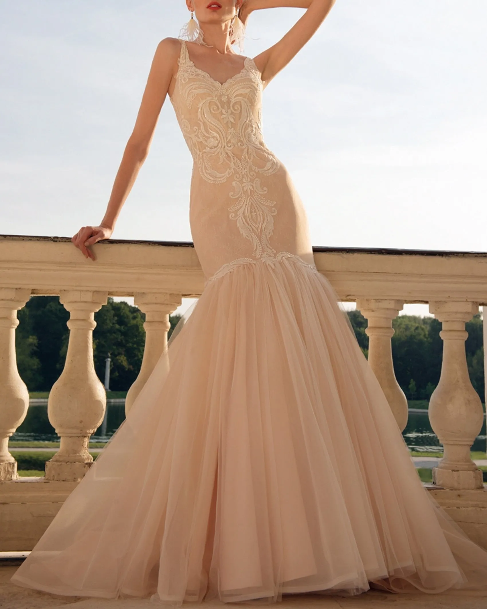 Sexy Mermaid Wedding Dresses Lace Appliques Tulle V-Neck Long Bridal Gowns Outdoors