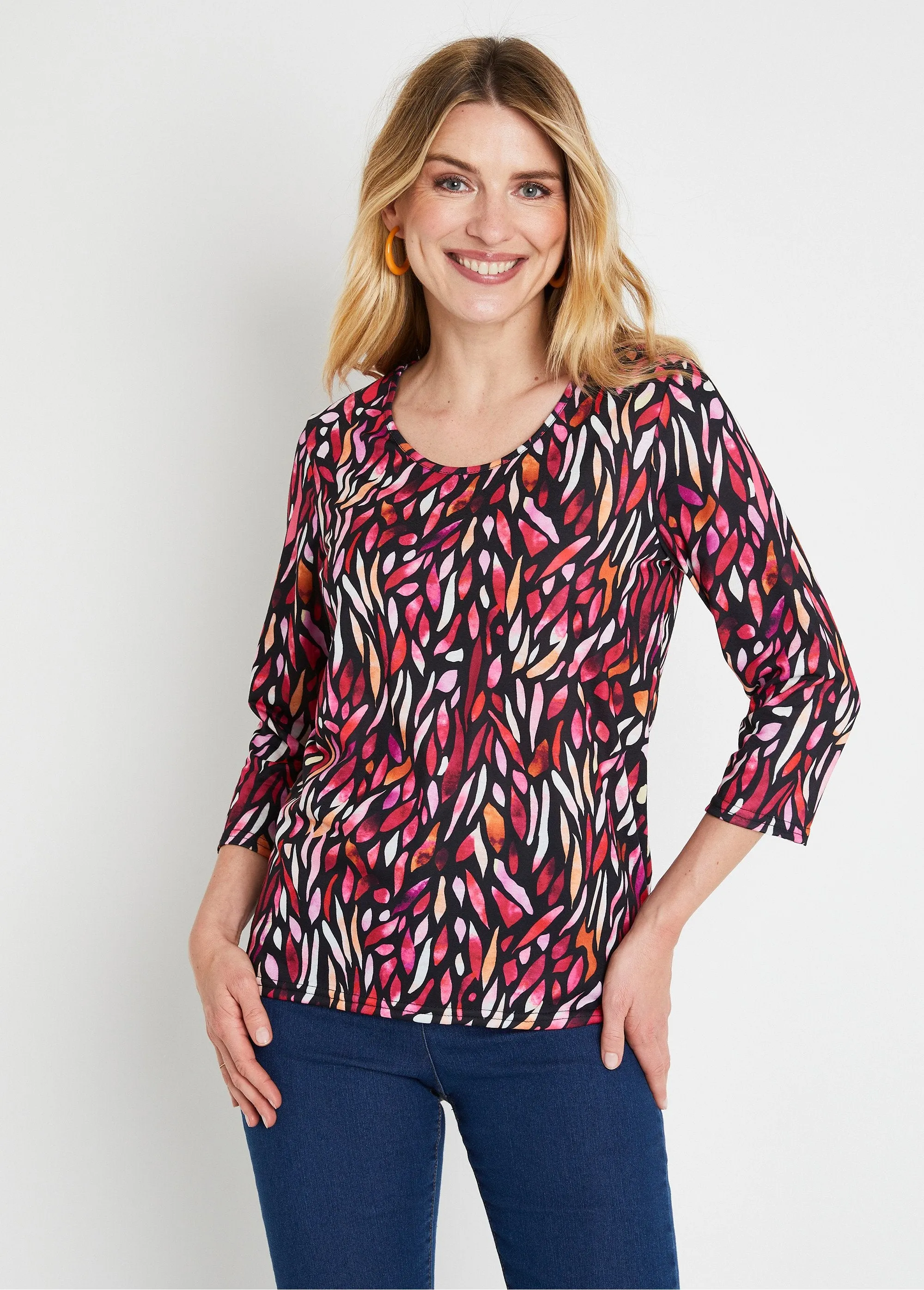 Short T-shirt with fancy print round neck