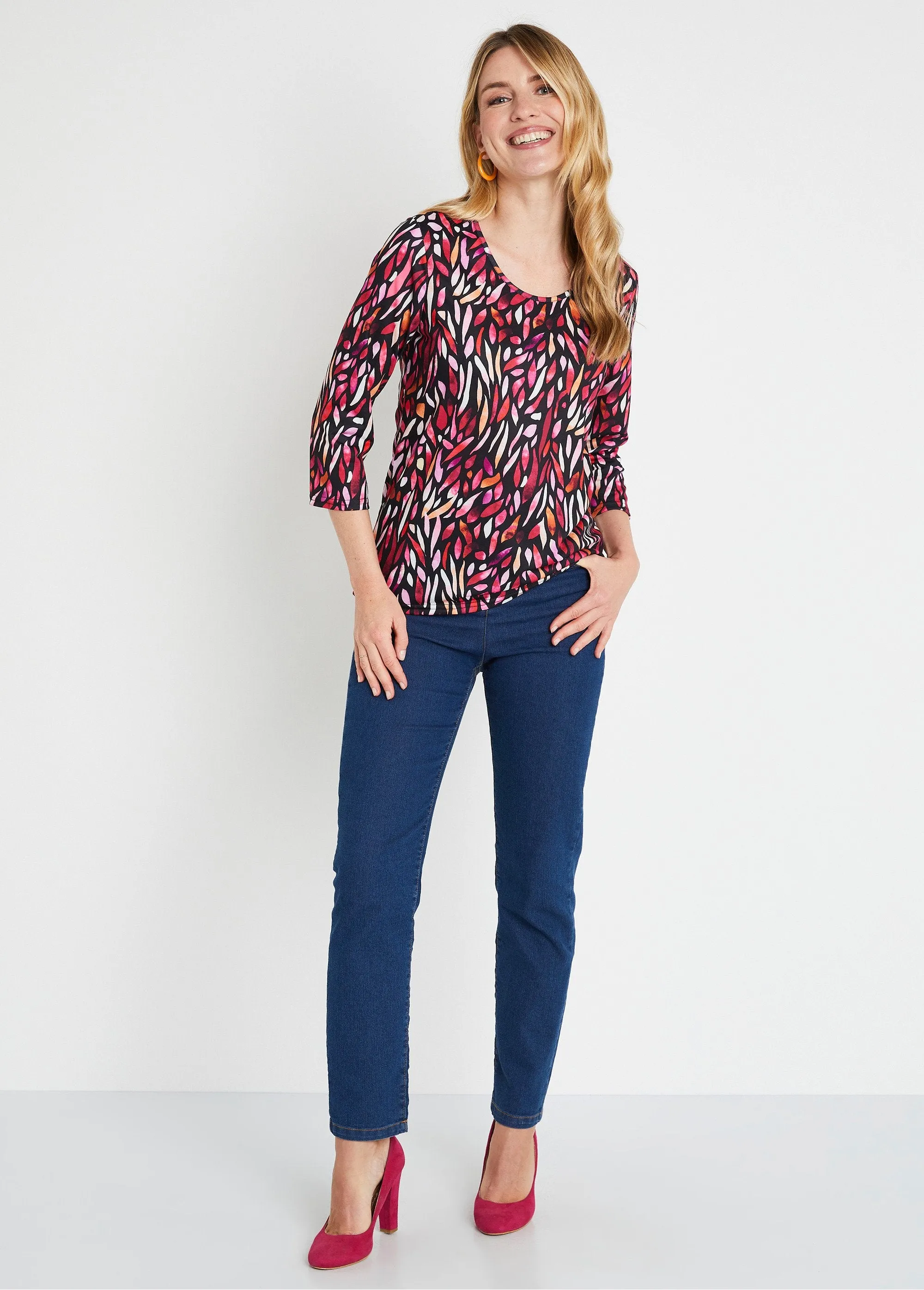 Short T-shirt with fancy print round neck