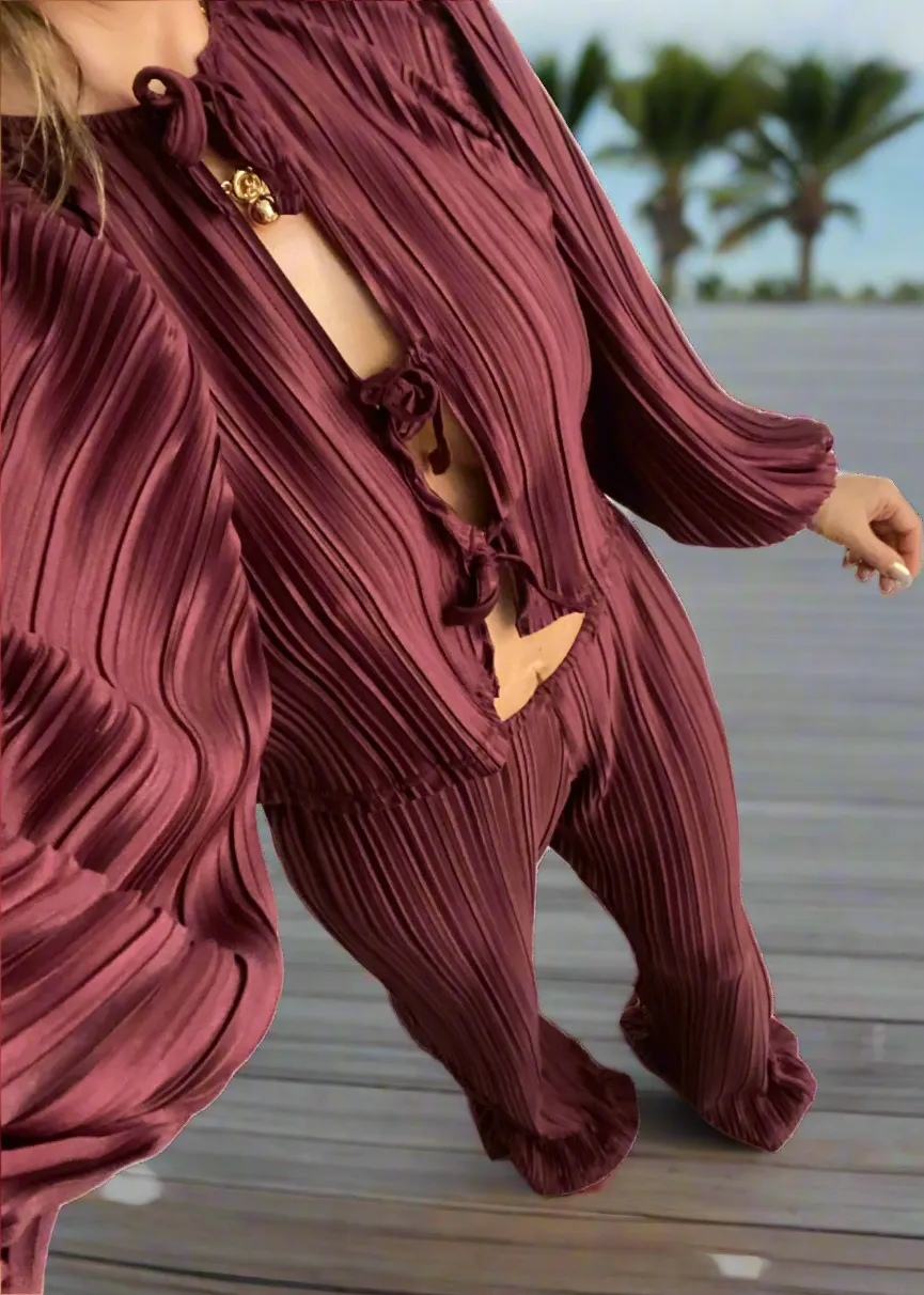 Skinny Waist Trousers in Burgundy Plisse