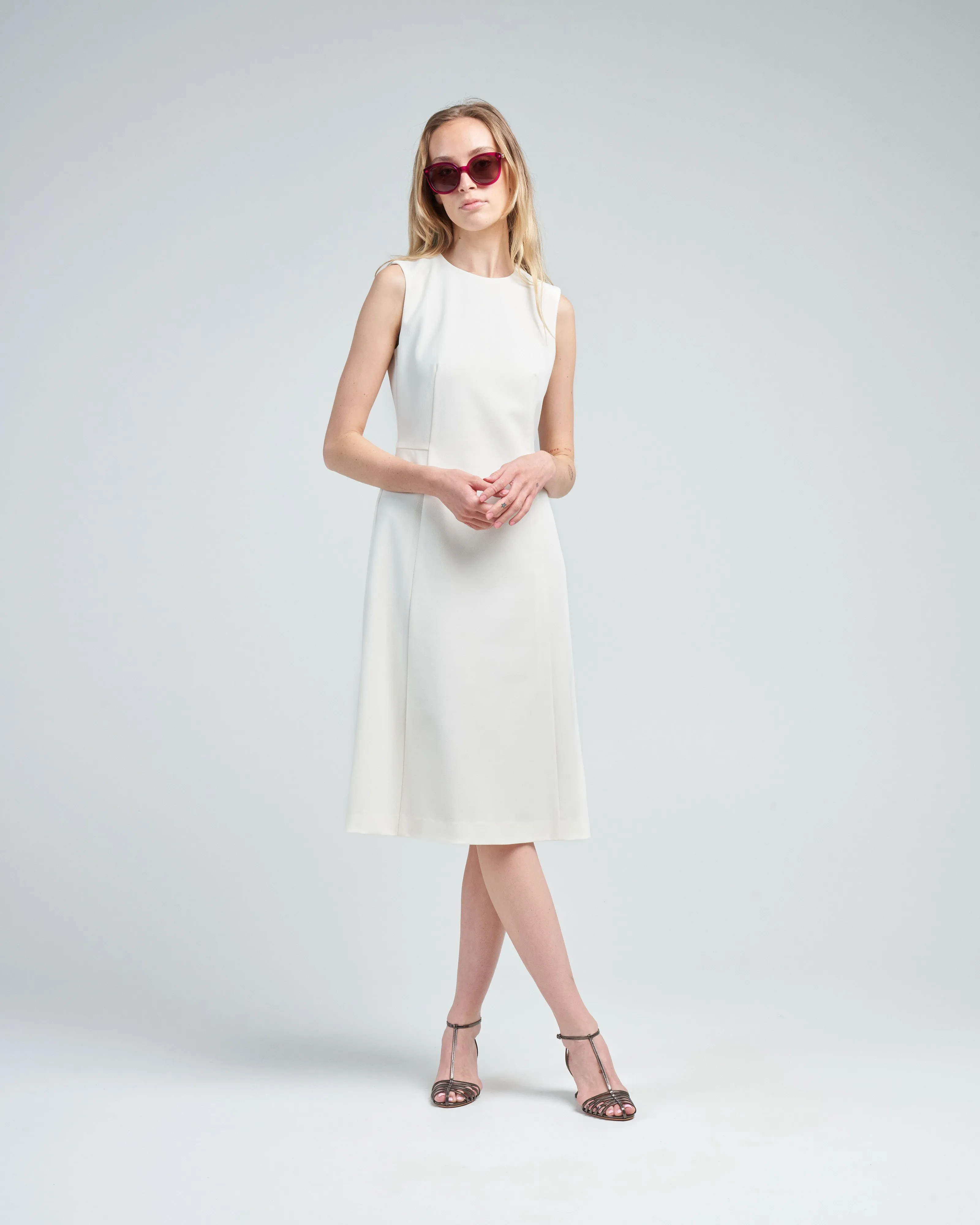 sleeveless dress