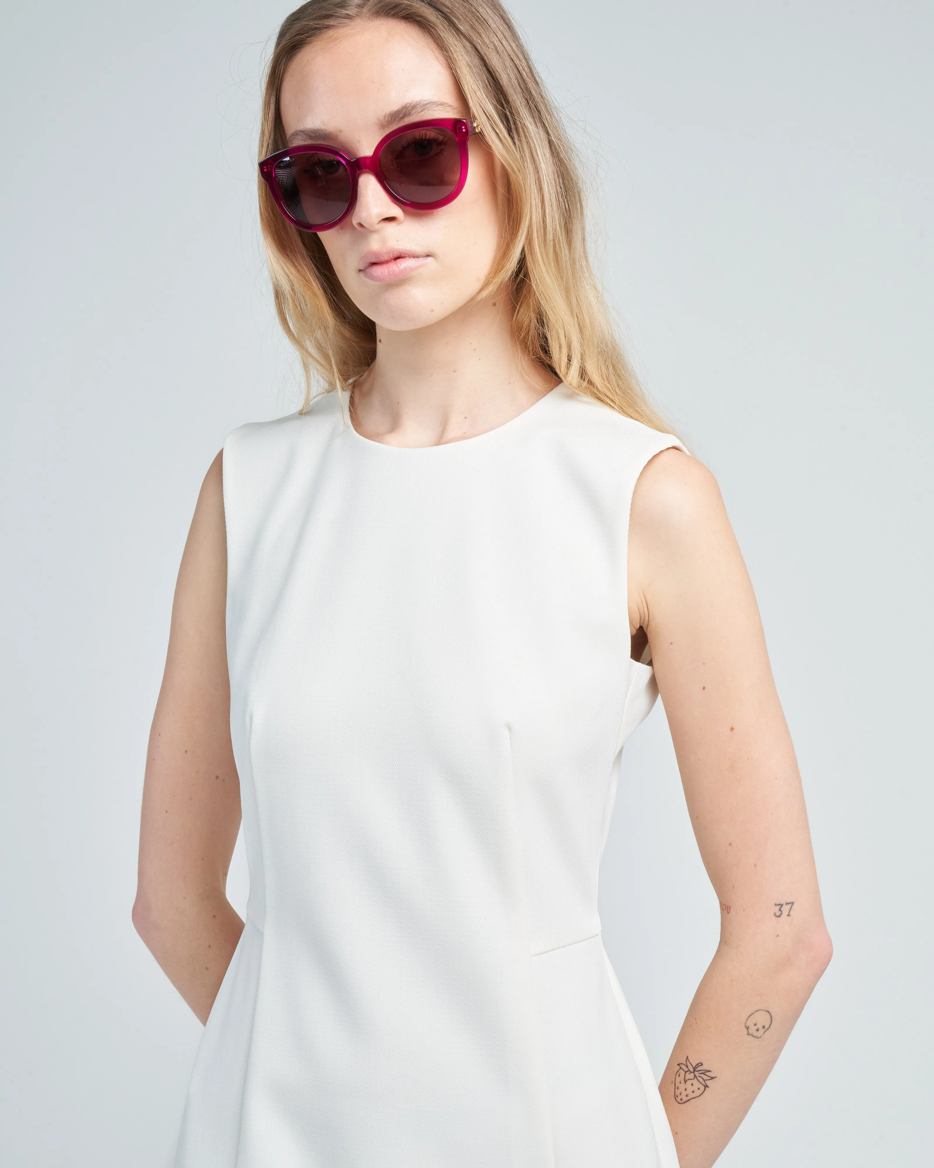sleeveless dress