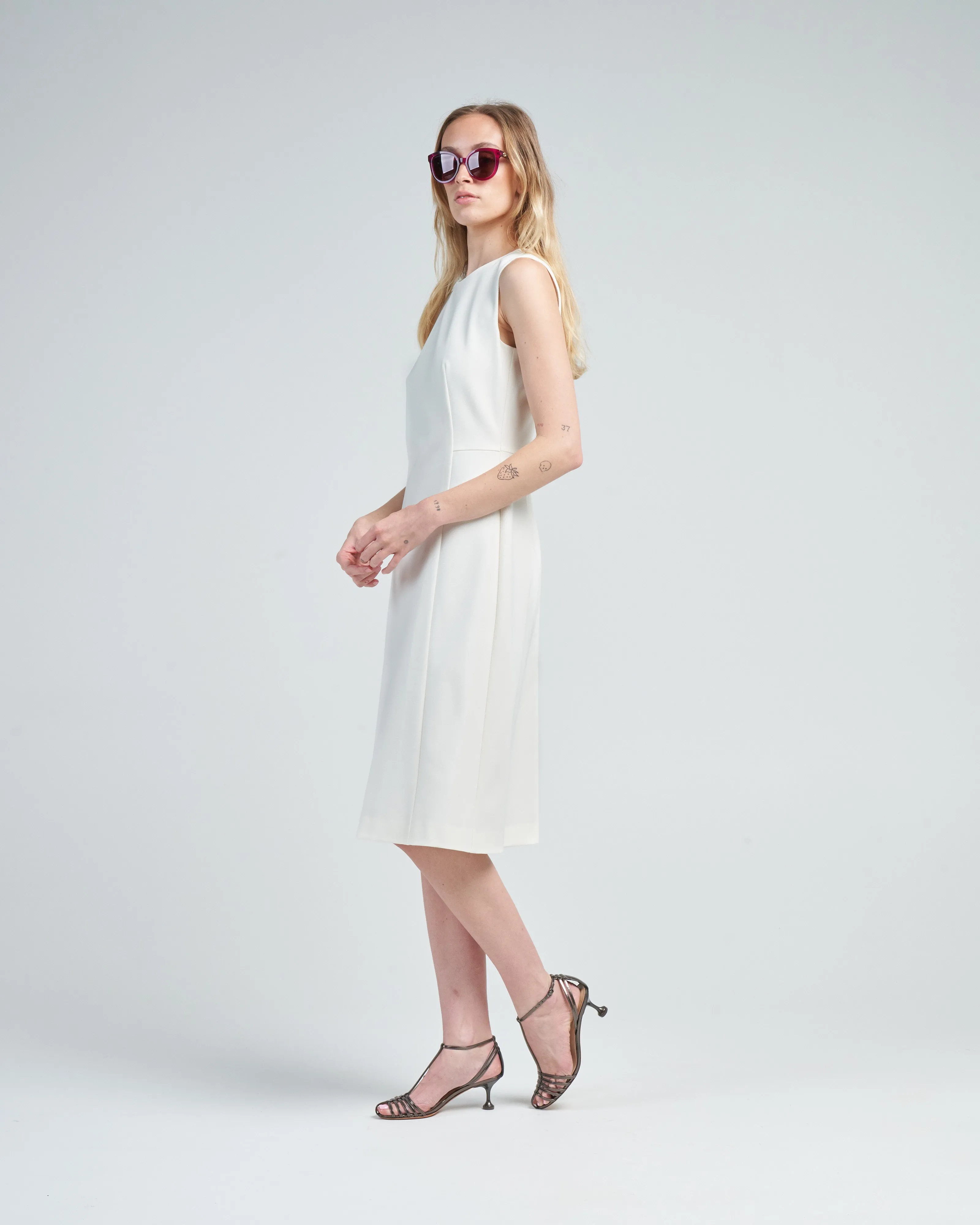sleeveless dress