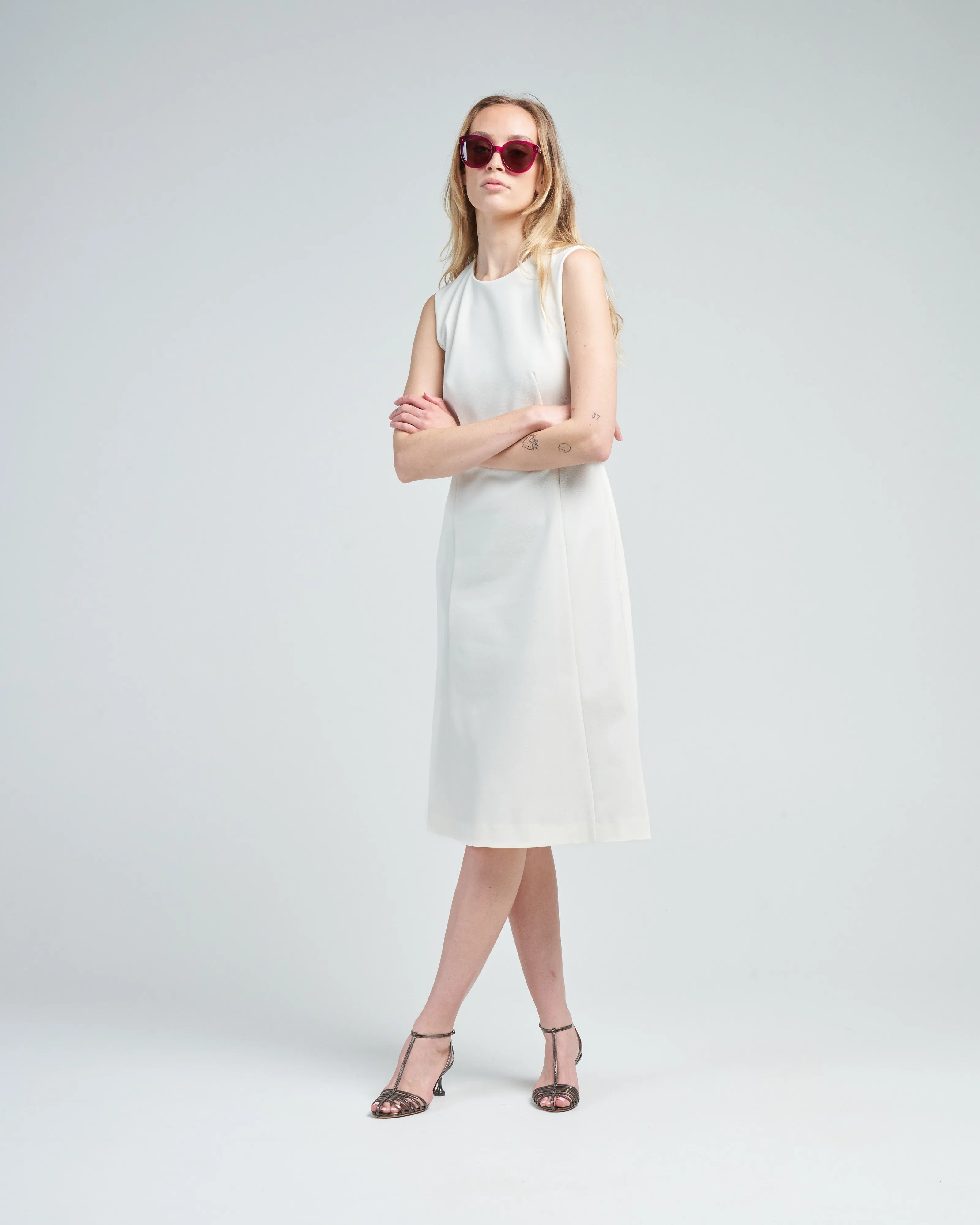 sleeveless dress