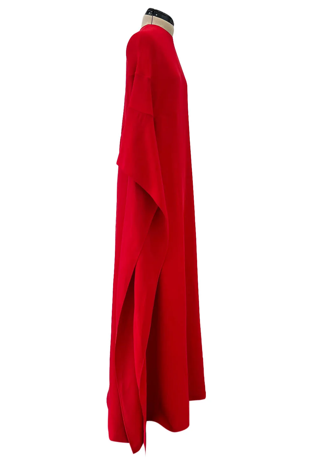 Stunning 2017 Valentino by Pierpaolo Piccioli Minimalist Red Cady Caftan Dress