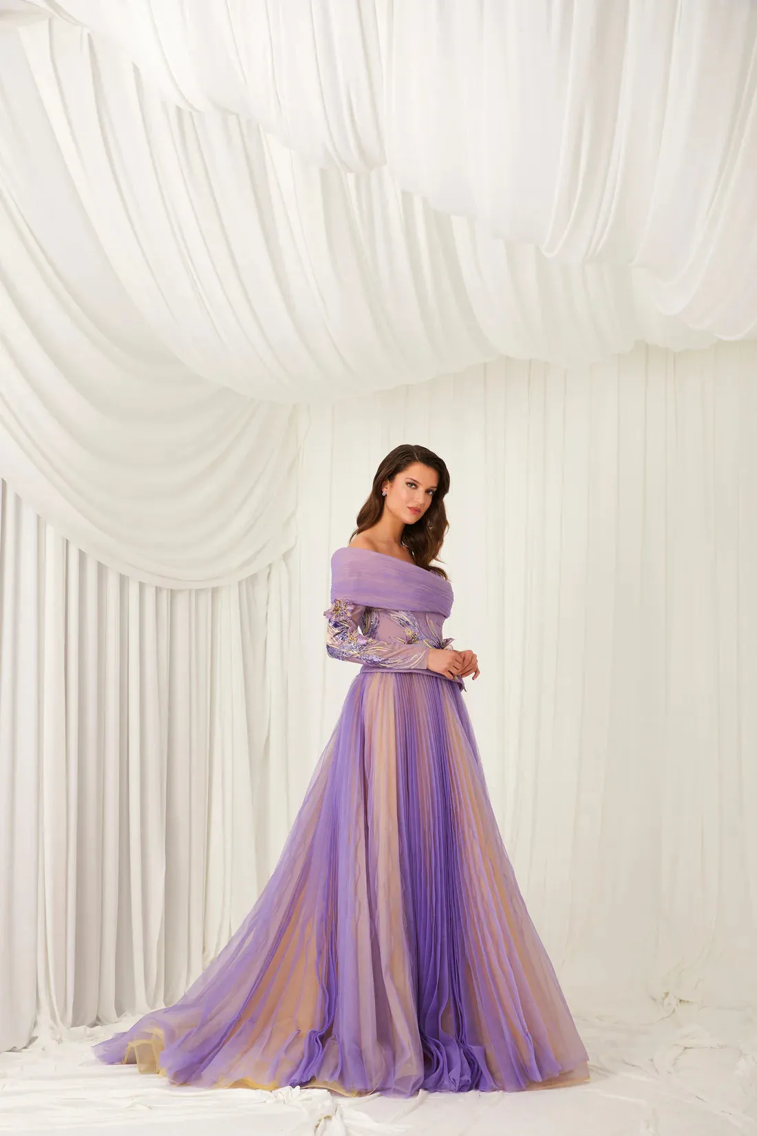 Style F02807