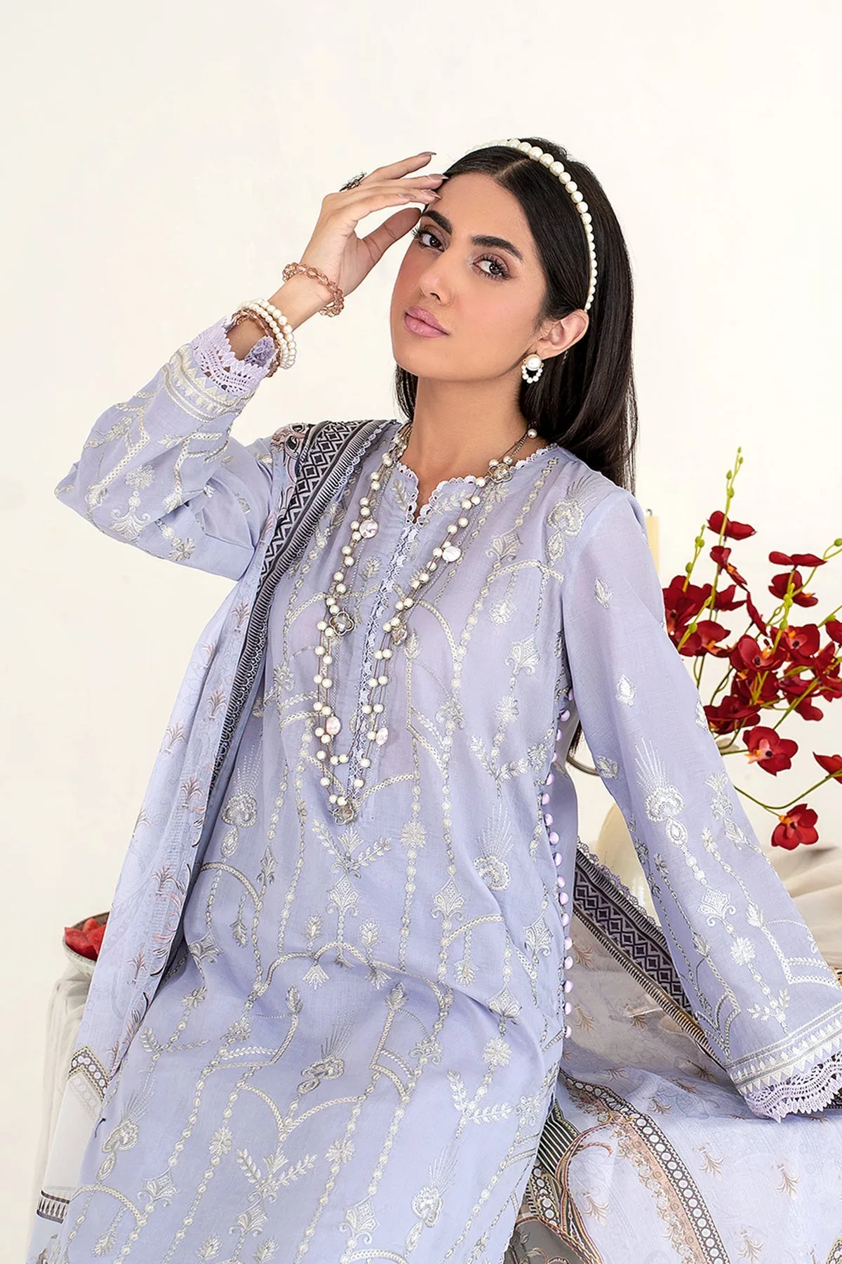 Traditional Lilac Embroidered Pakistani Salwar Kameez Dupatta
