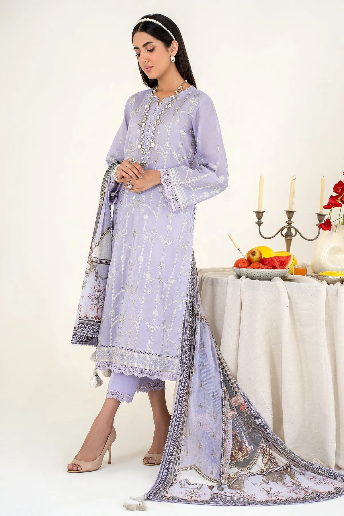 Traditional Lilac Embroidered Pakistani Salwar Kameez Dupatta