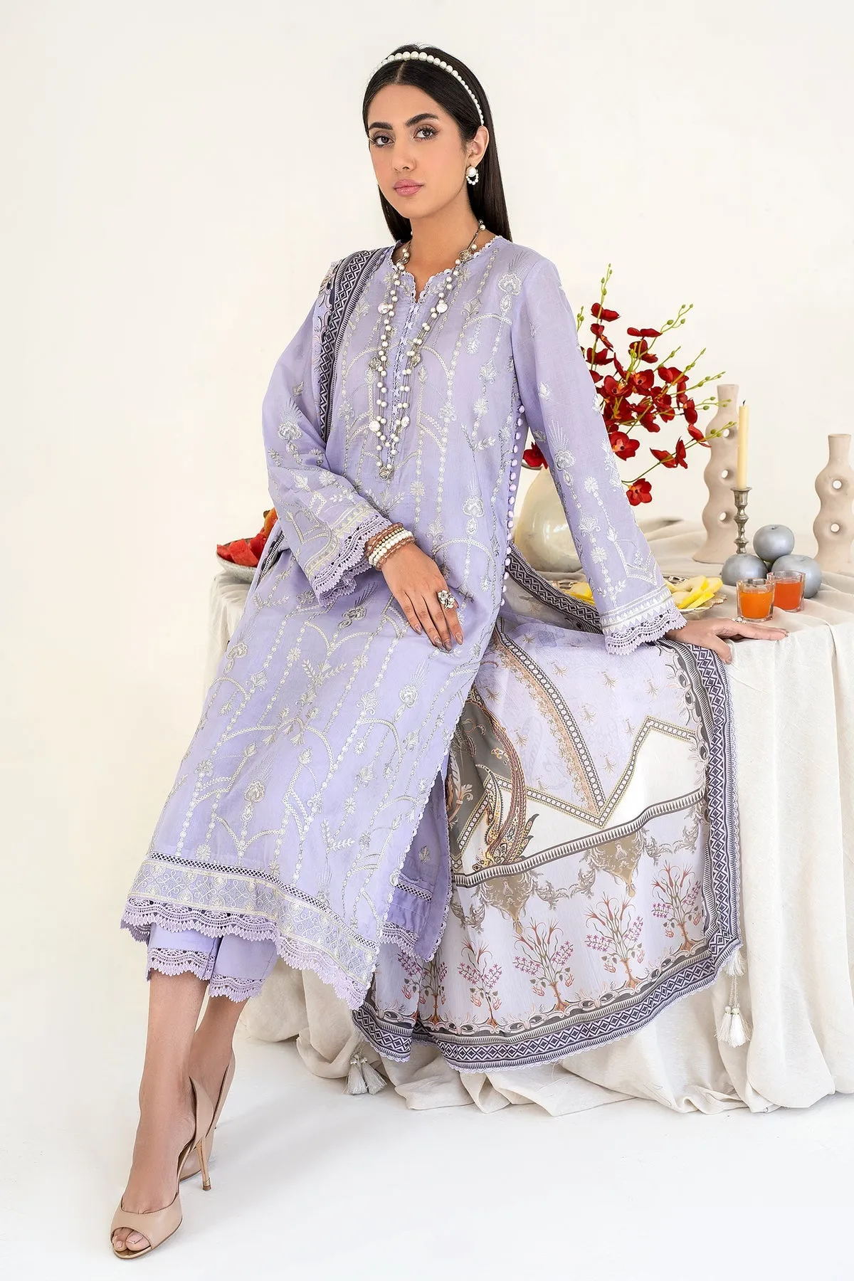 Traditional Lilac Embroidered Pakistani Salwar Kameez Dupatta