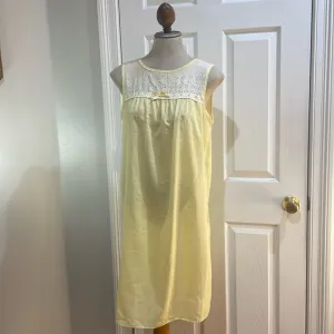 Vintage 60s nightgown yellow bow white eyelet con blend made in USA women size M